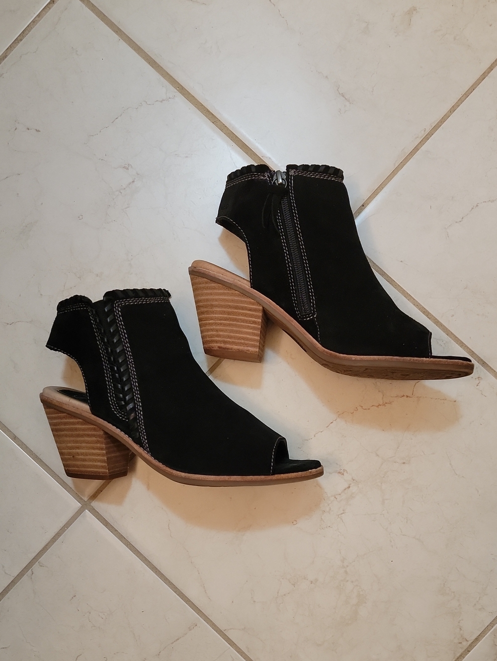 Sofft Black Open-Toe Block Heel Sandals